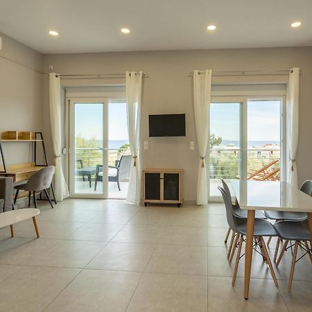 Blue Waves Luxury Suites By The Sea Plomari エクステリア 写真