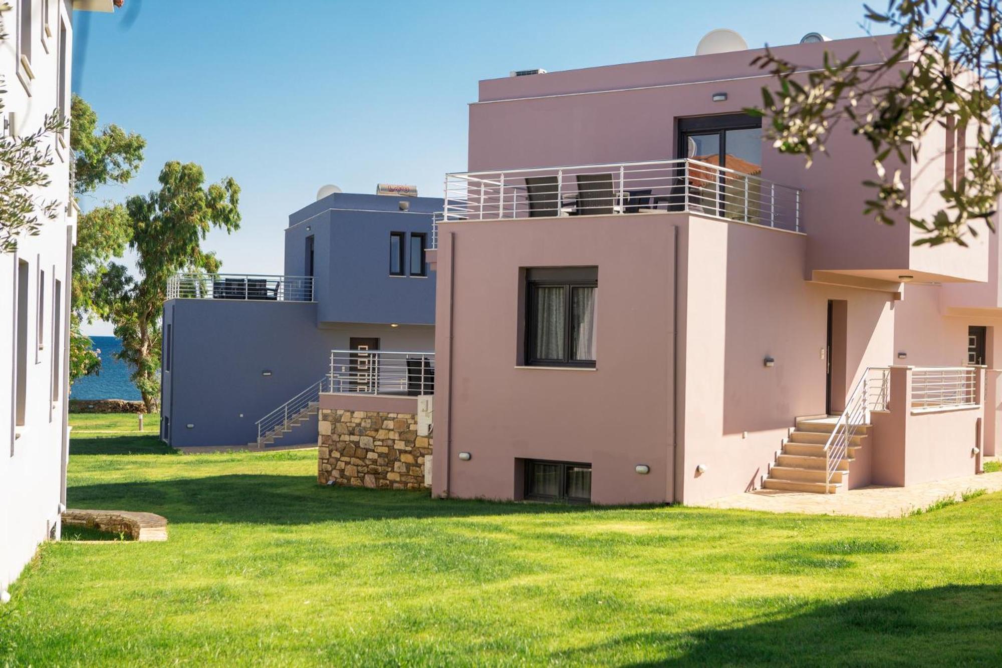 Blue Waves Luxury Suites By The Sea Plomari エクステリア 写真