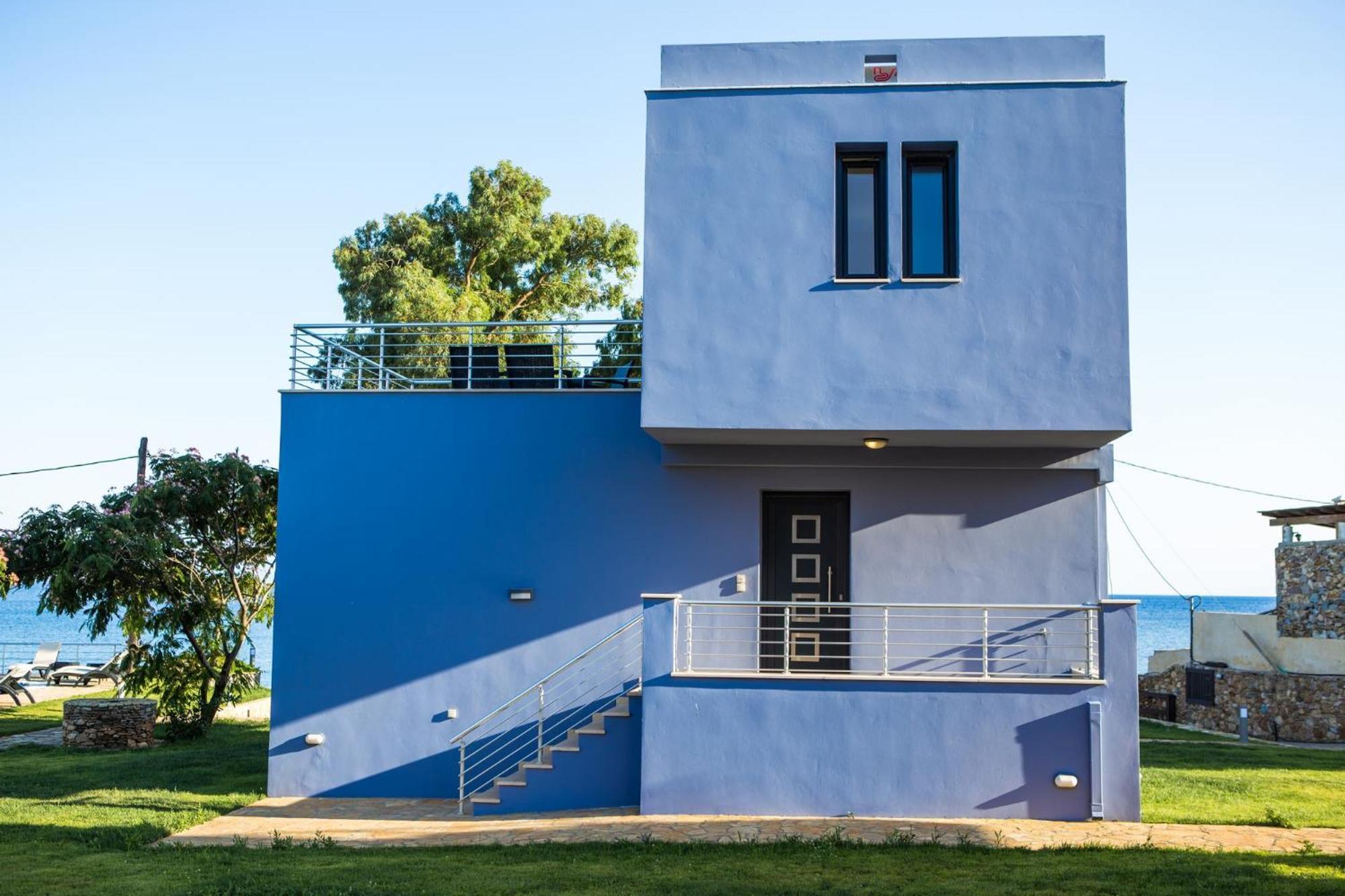 Blue Waves Luxury Suites By The Sea Plomari エクステリア 写真