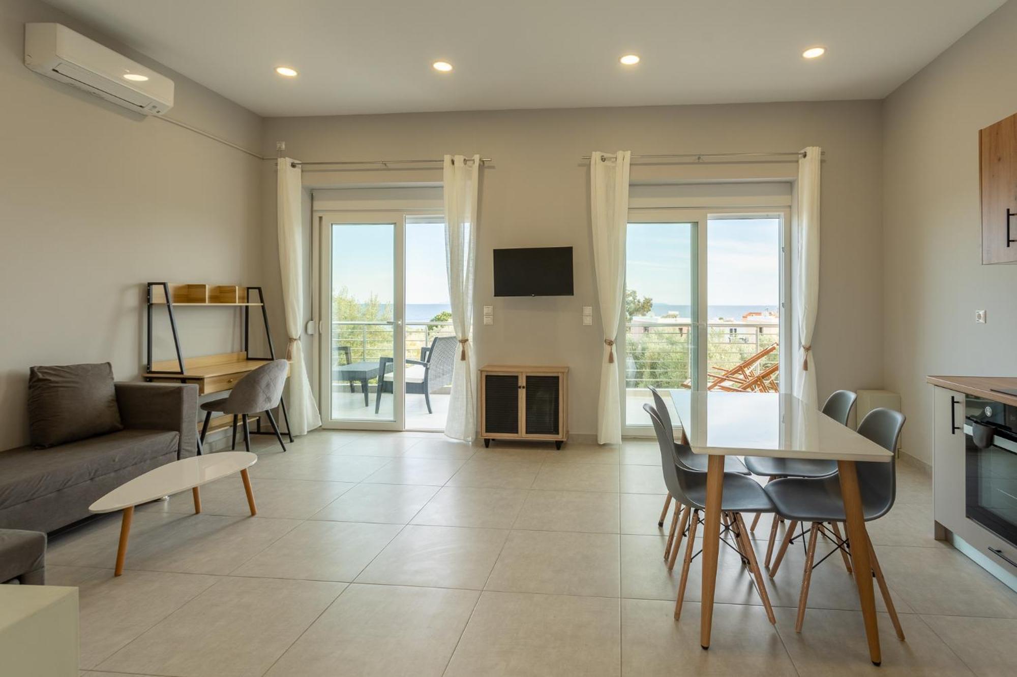 Blue Waves Luxury Suites By The Sea Plomari エクステリア 写真