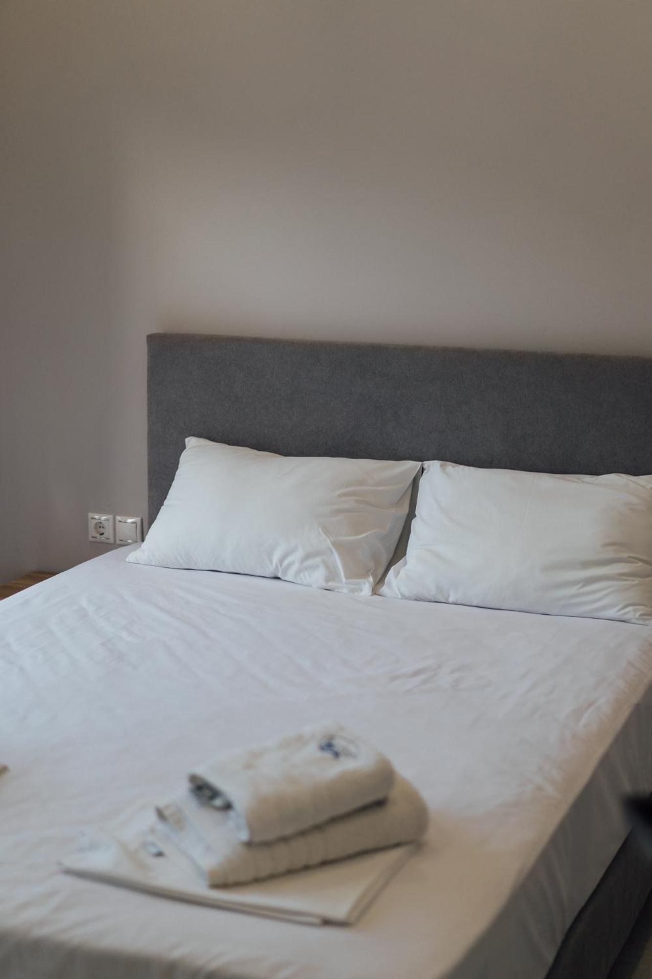 Blue Waves Luxury Suites By The Sea Plomari エクステリア 写真