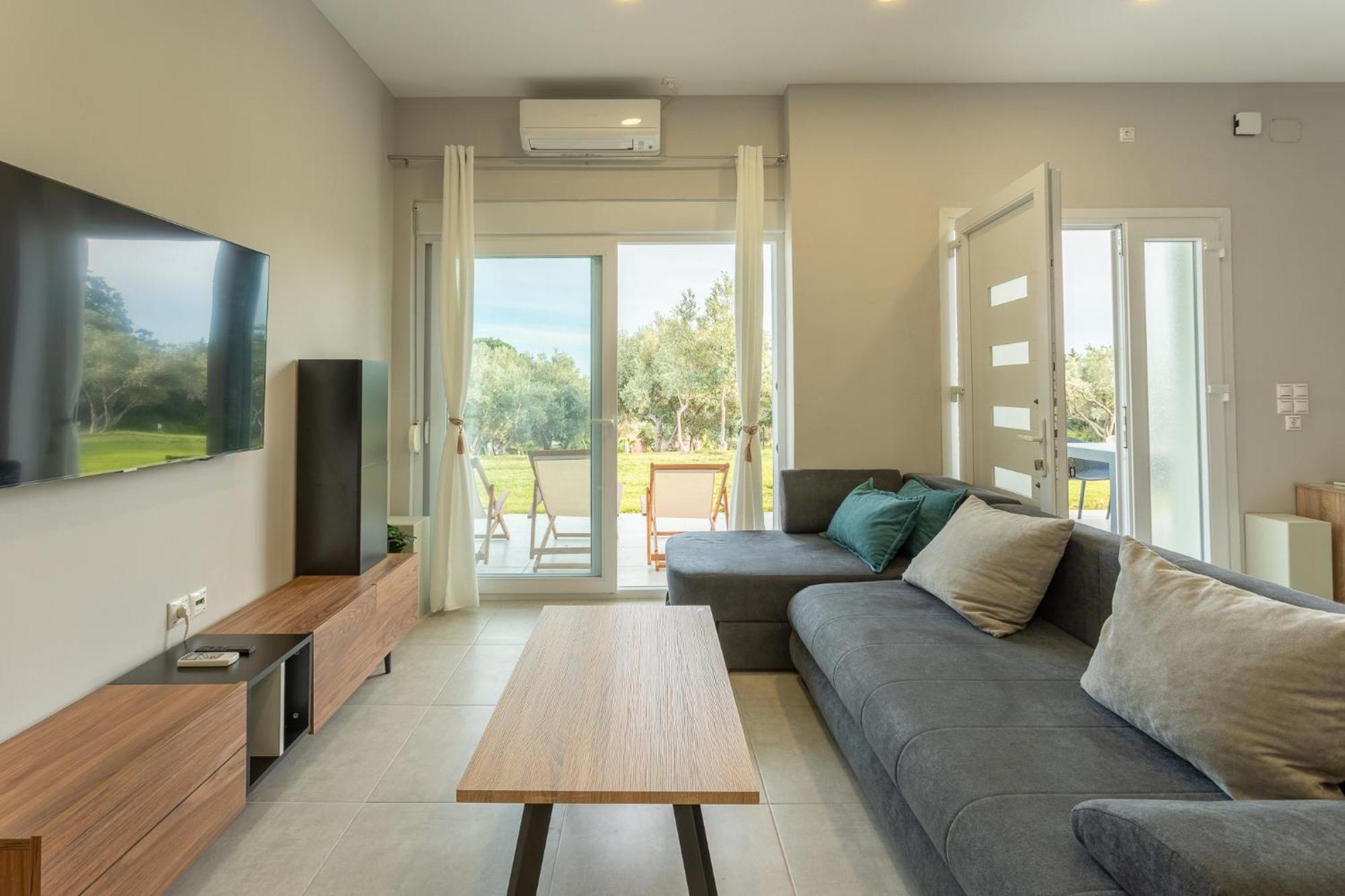 Blue Waves Luxury Suites By The Sea Plomari エクステリア 写真