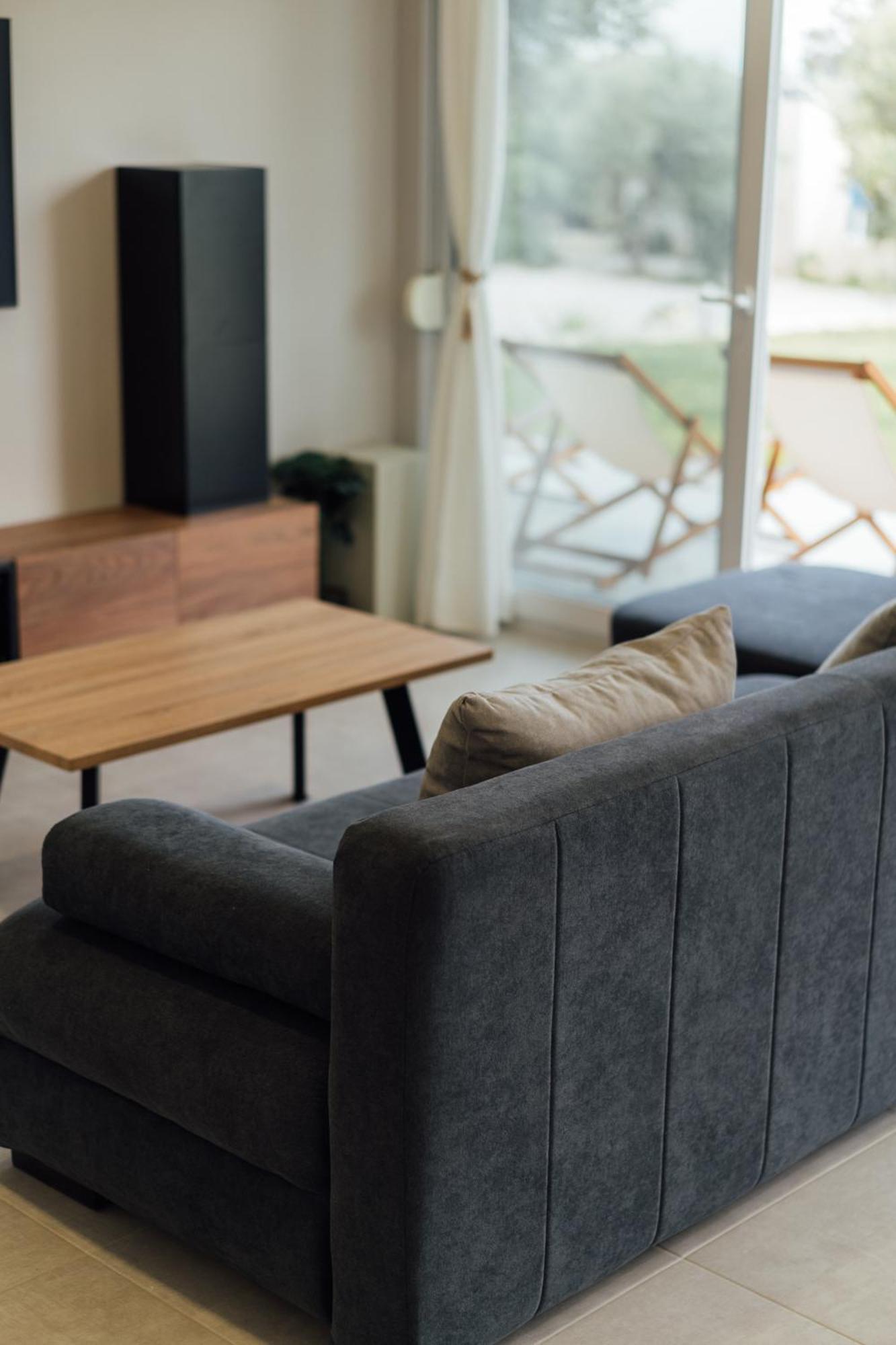 Blue Waves Luxury Suites By The Sea Plomari エクステリア 写真