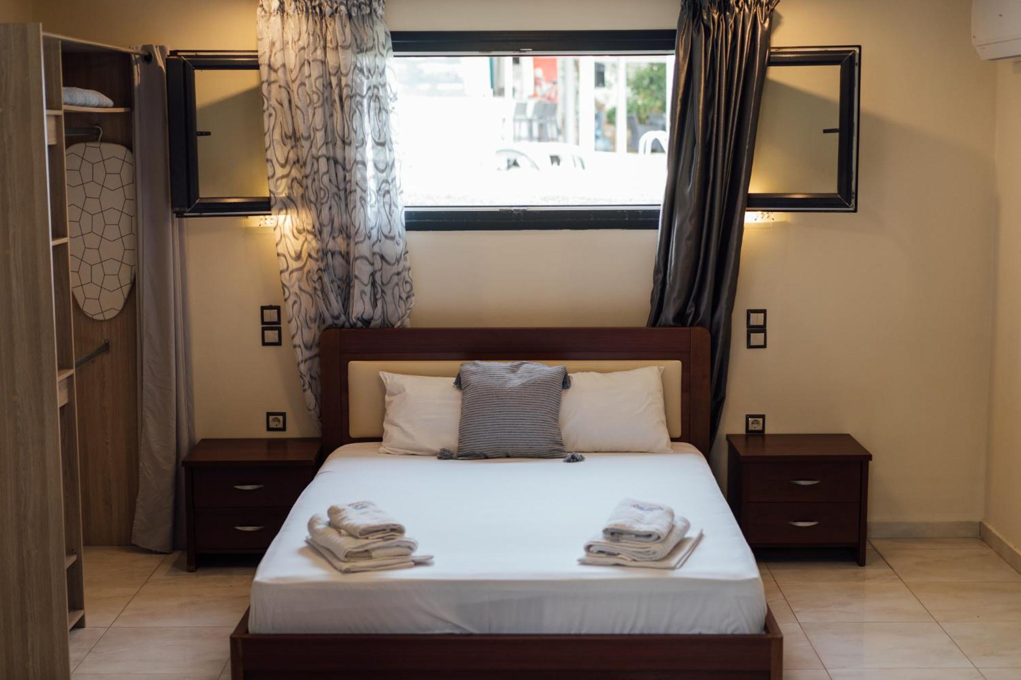 Blue Waves Luxury Suites By The Sea Plomari エクステリア 写真