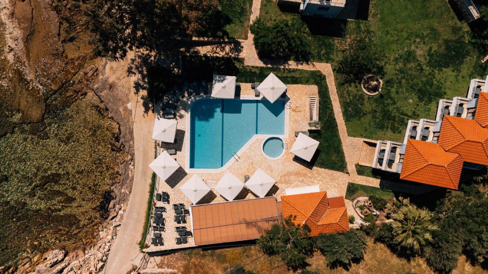 Blue Waves Luxury Suites By The Sea Plomari エクステリア 写真